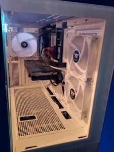 thermaltake 270 sky blue 2